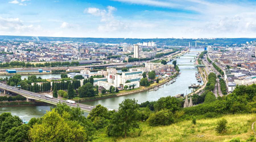 Naše služby pronájmu automobilů nabízejí rozmanitý výběr vozidel v Rouenu.